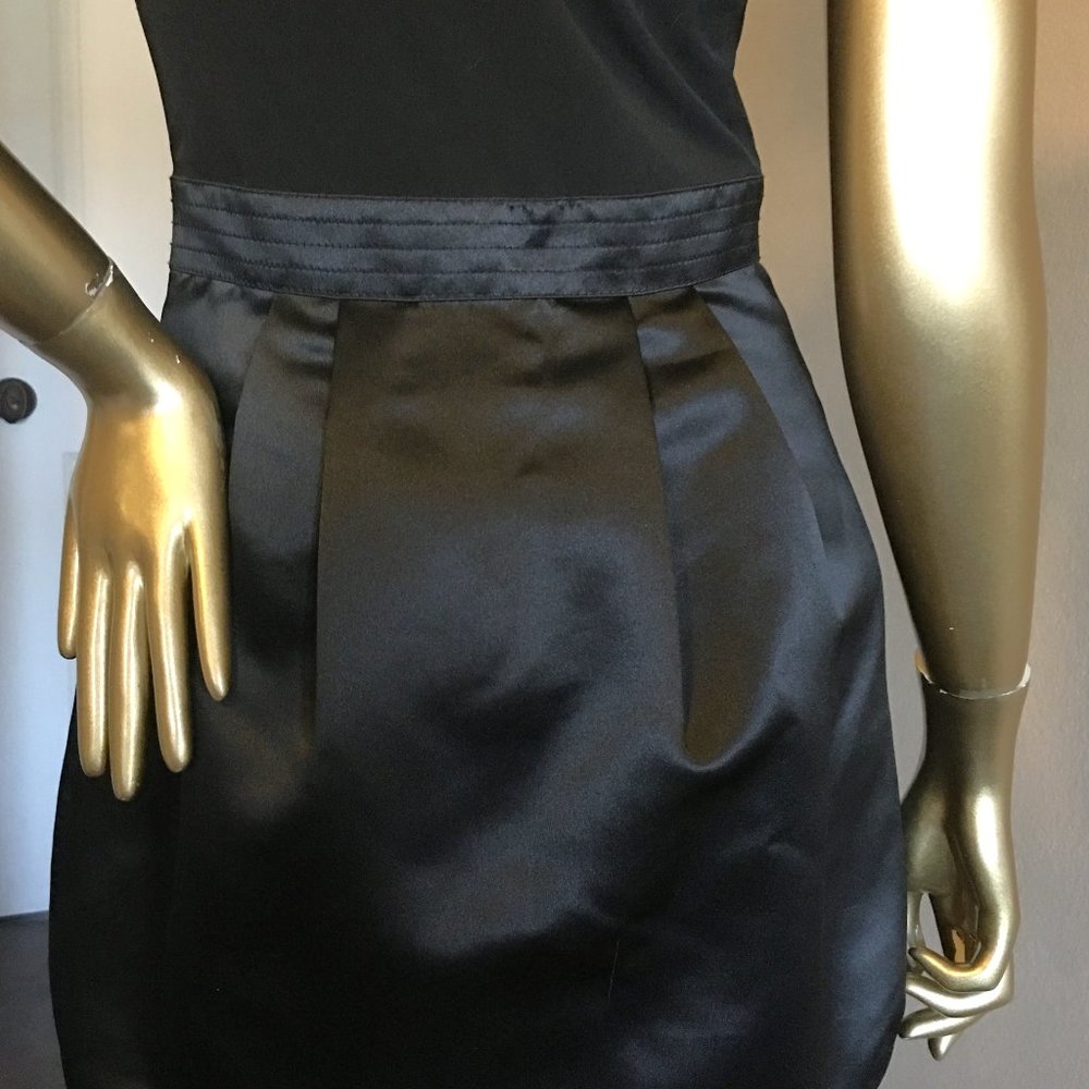๐บ๐ฎ๐
๐ฎ๐ป๐ฑ๐ฐ๐น๐ฒ๐ผ Bubble Skirted Cocktail Dress - Picture 12 of 14